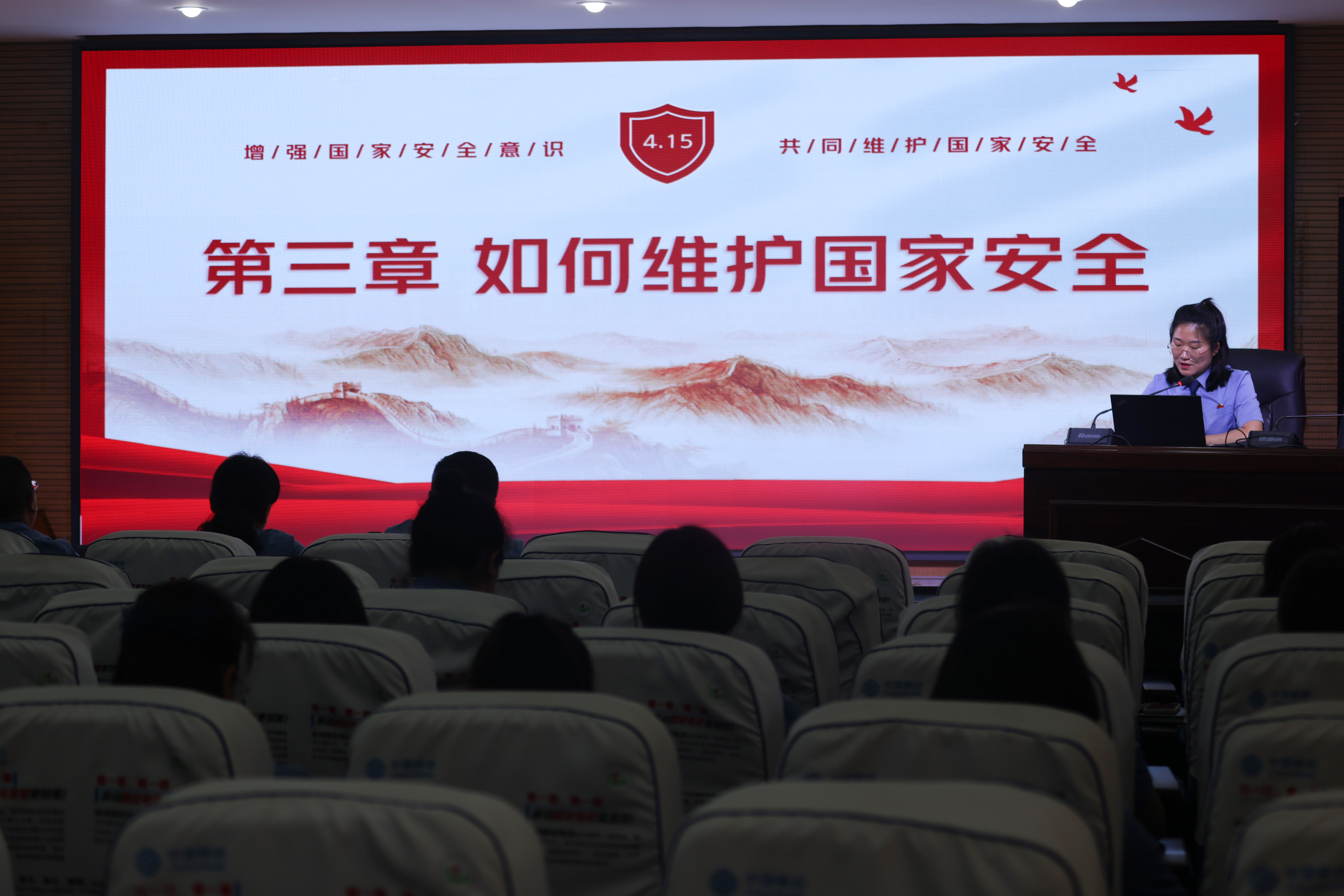 龙陵县检察院开展全民国家安全教育日系列宣传活动